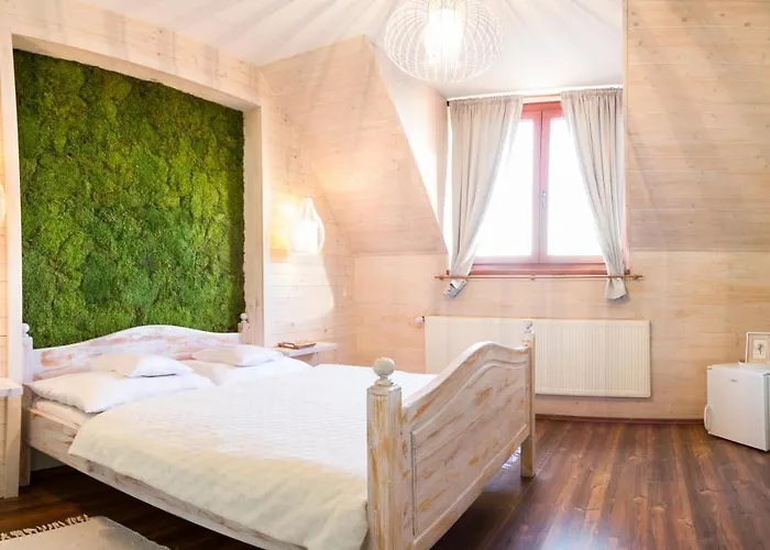 Hangya Panzio Es Etterem Pensionat 3*